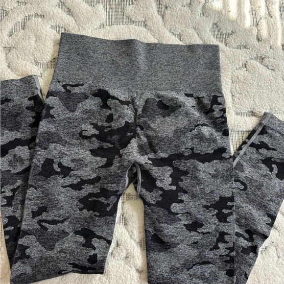 Camo butt-scrunch leggings - Picture 1 of 3